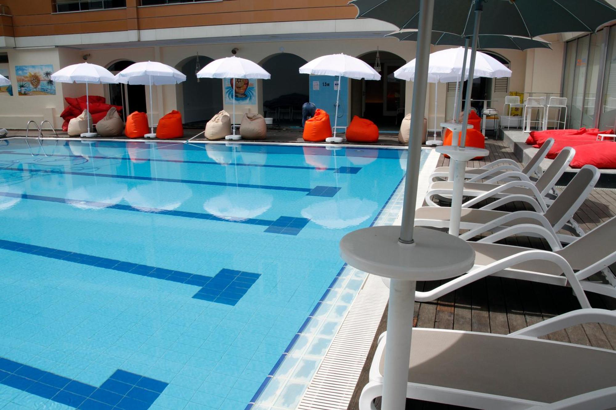 Amh Hotel Durres Exterior photo