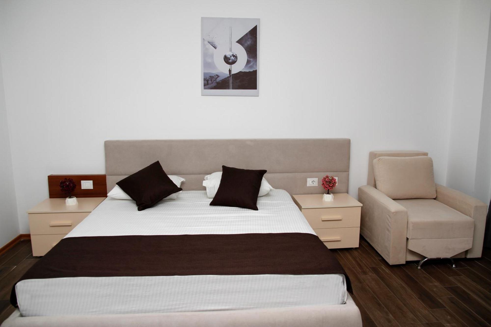 Amh Hotel Durres Exterior photo