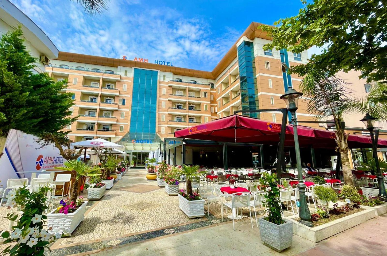 Amh Hotel Durres Exterior photo
