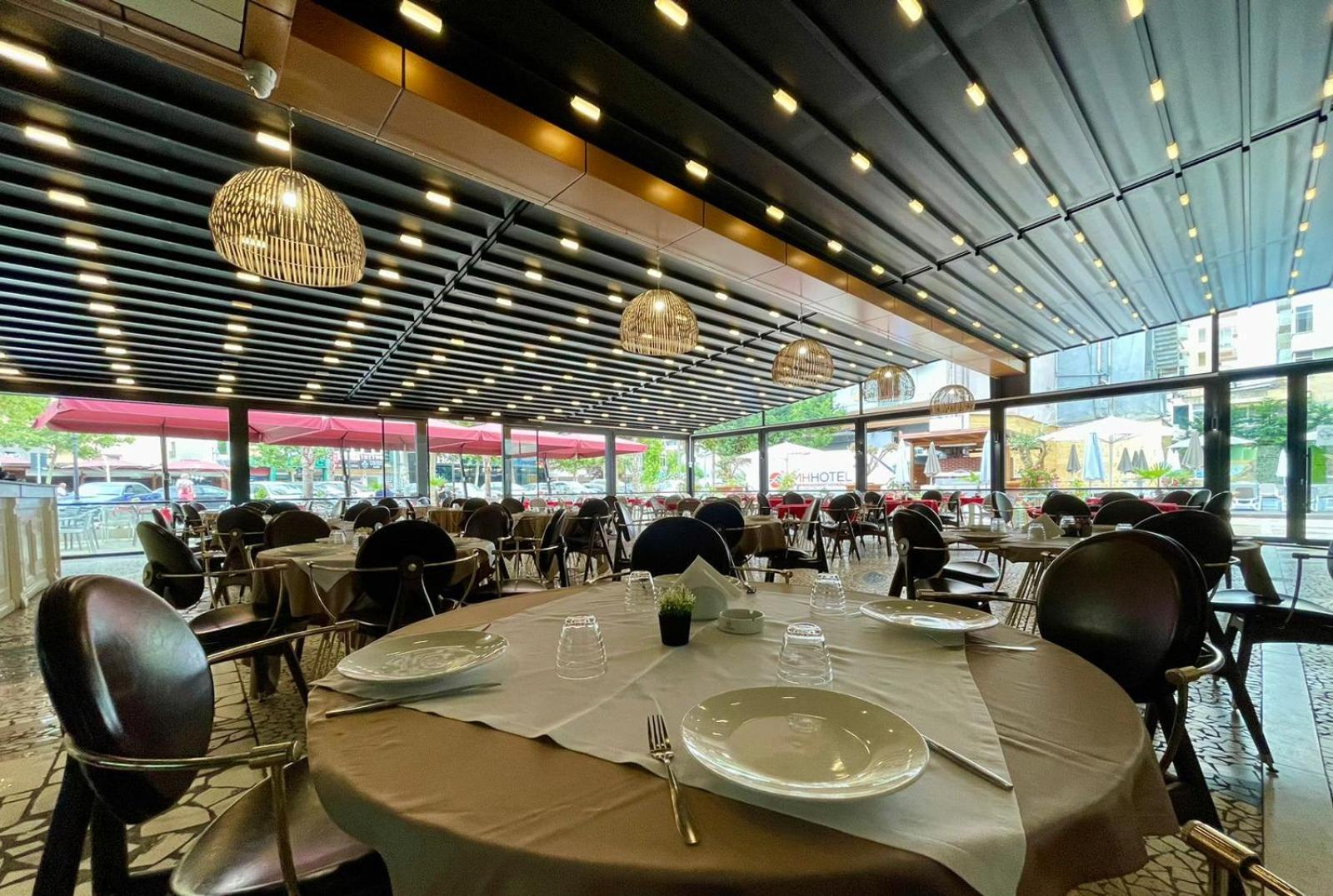 Amh Hotel Durres Exterior photo