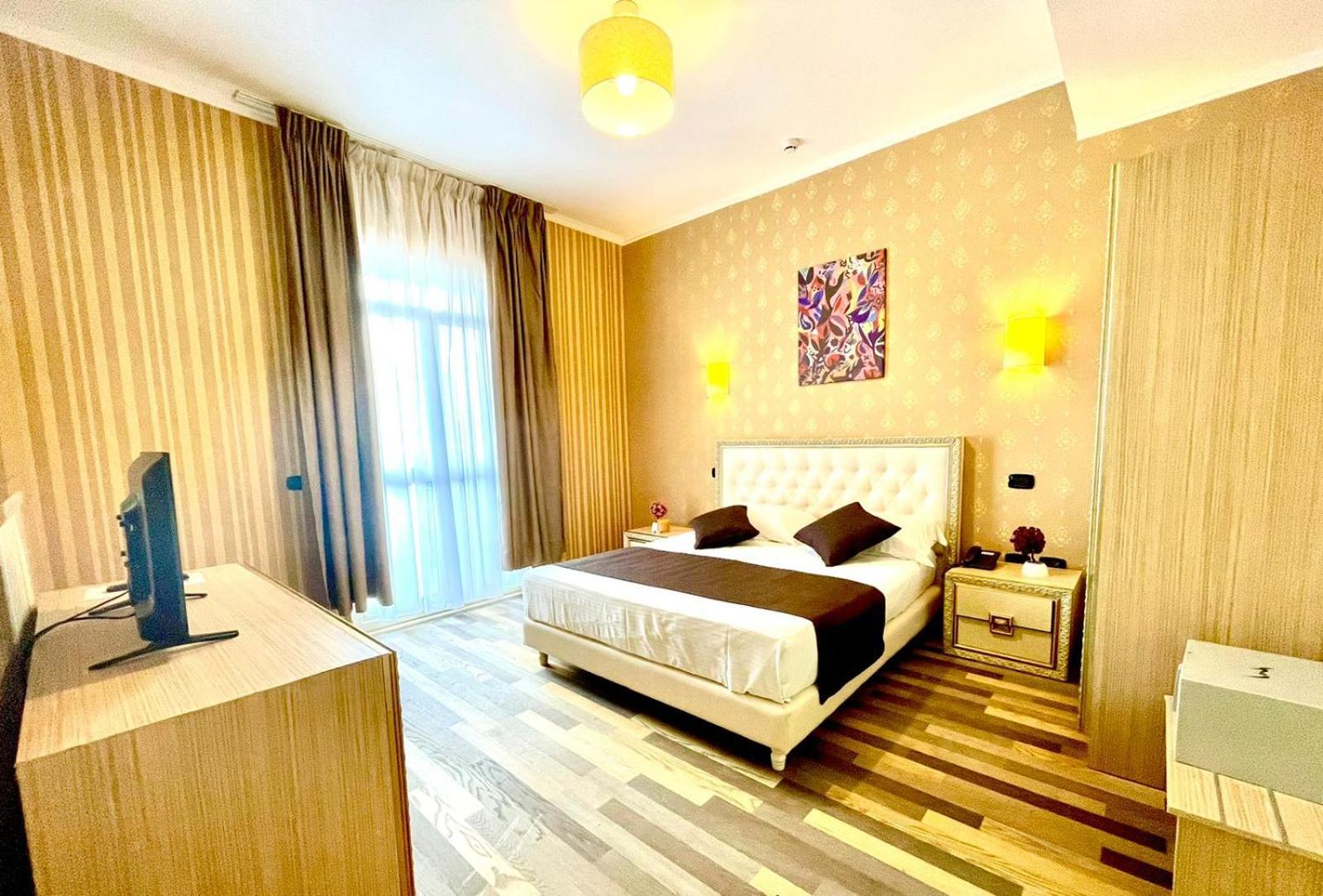 Amh Hotel Durres Exterior photo