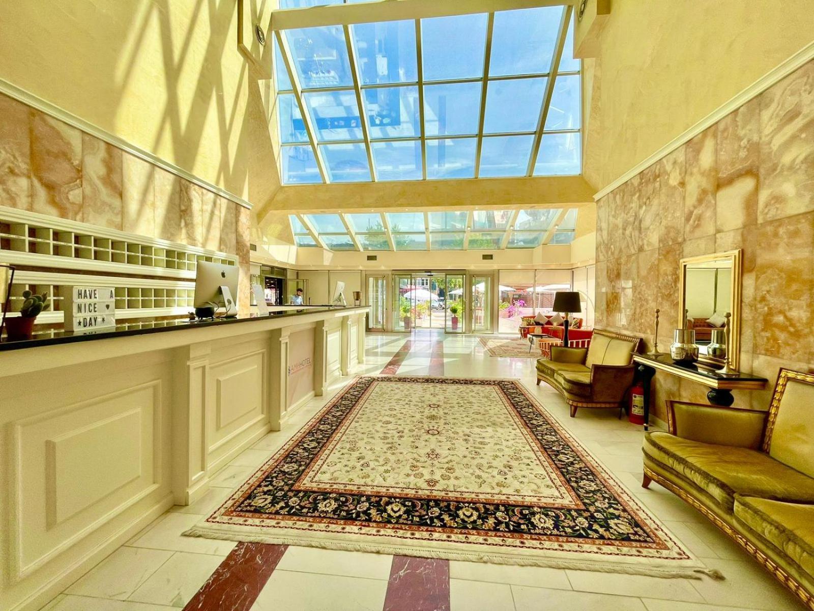 Amh Hotel Durres Exterior photo