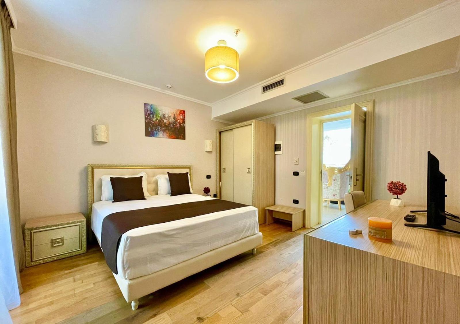 Amh Hotel Durres Exterior photo