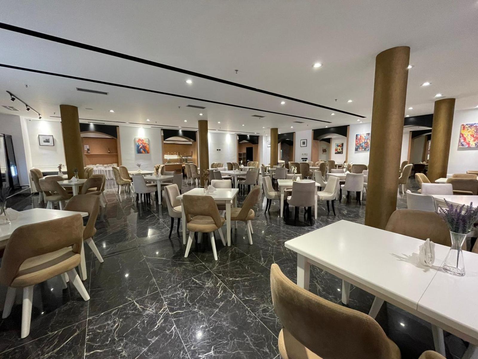 Amh Hotel Durres Exterior photo
